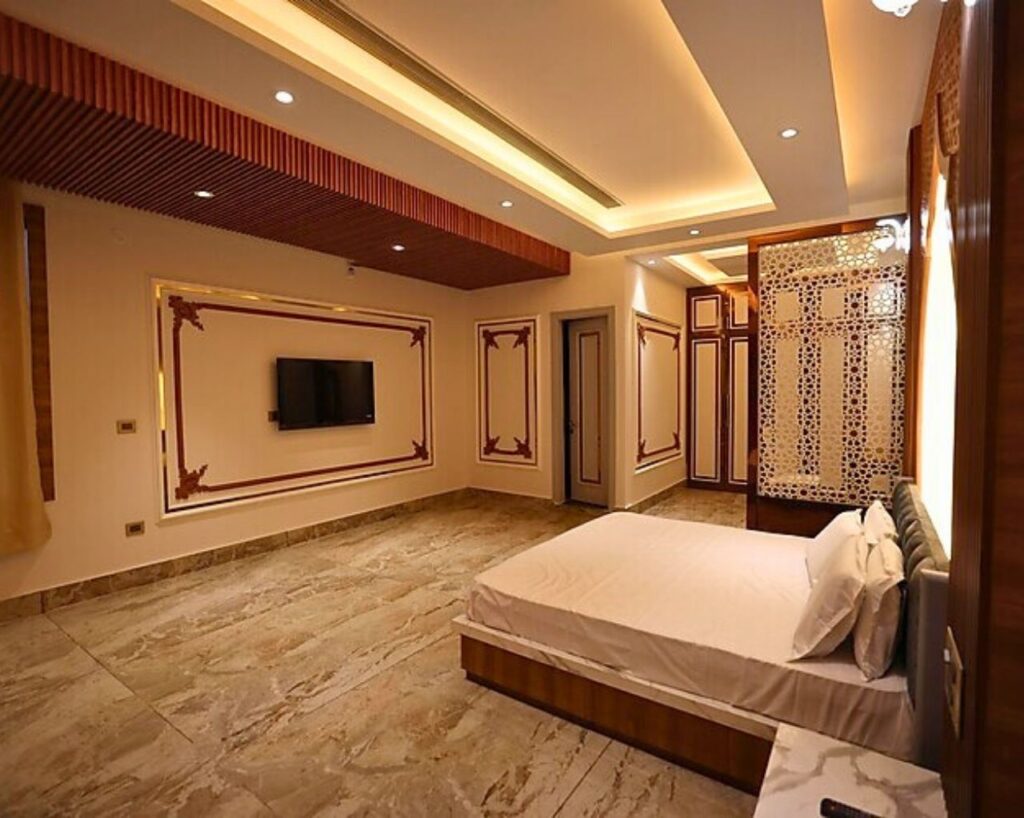 Burney Palace deluxe room 1