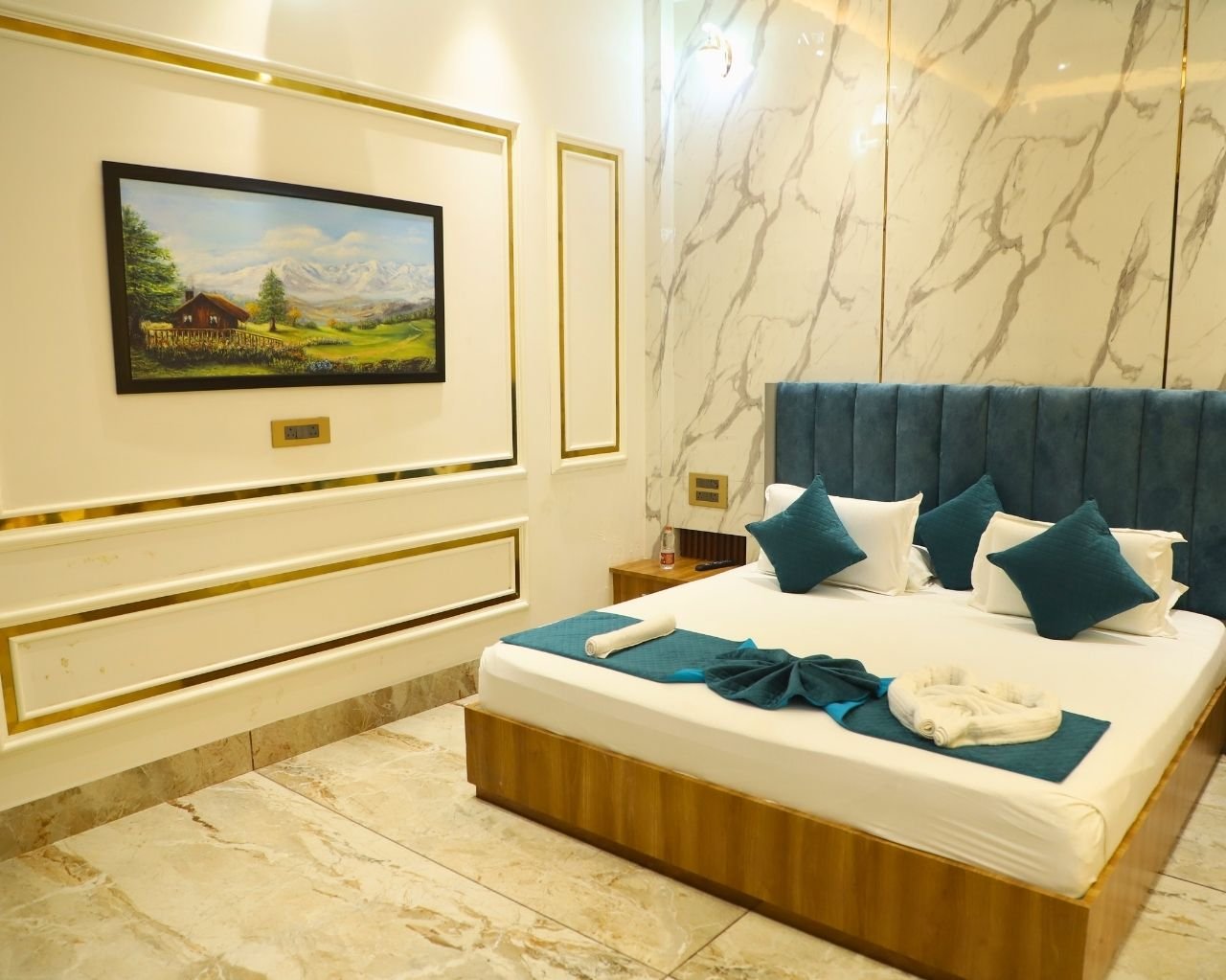 Burney - Stay with Affordable Luxury Rooms in Bulandshahr