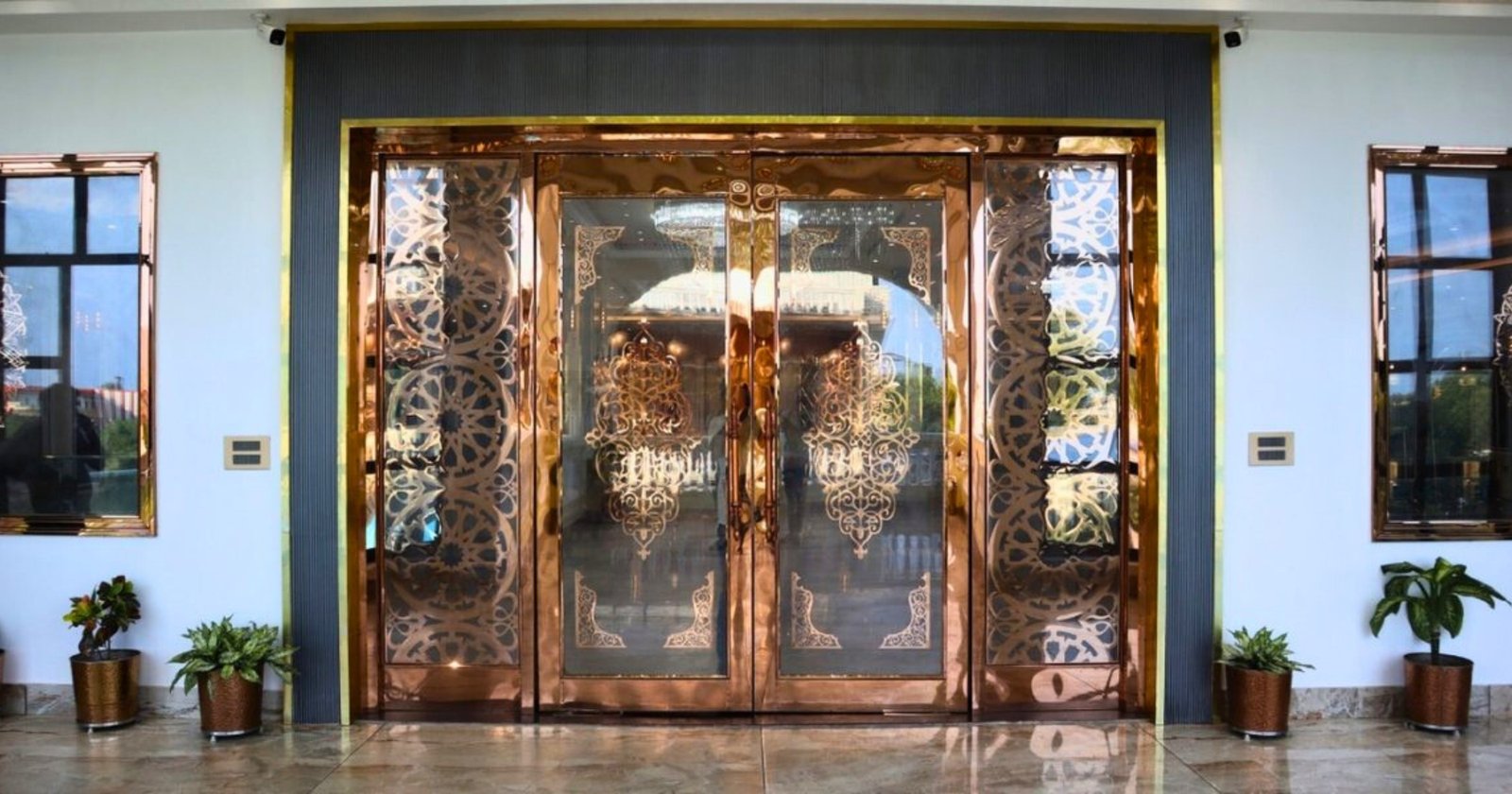 Luxury hotel in Bulandshahr with modern rooms and dining