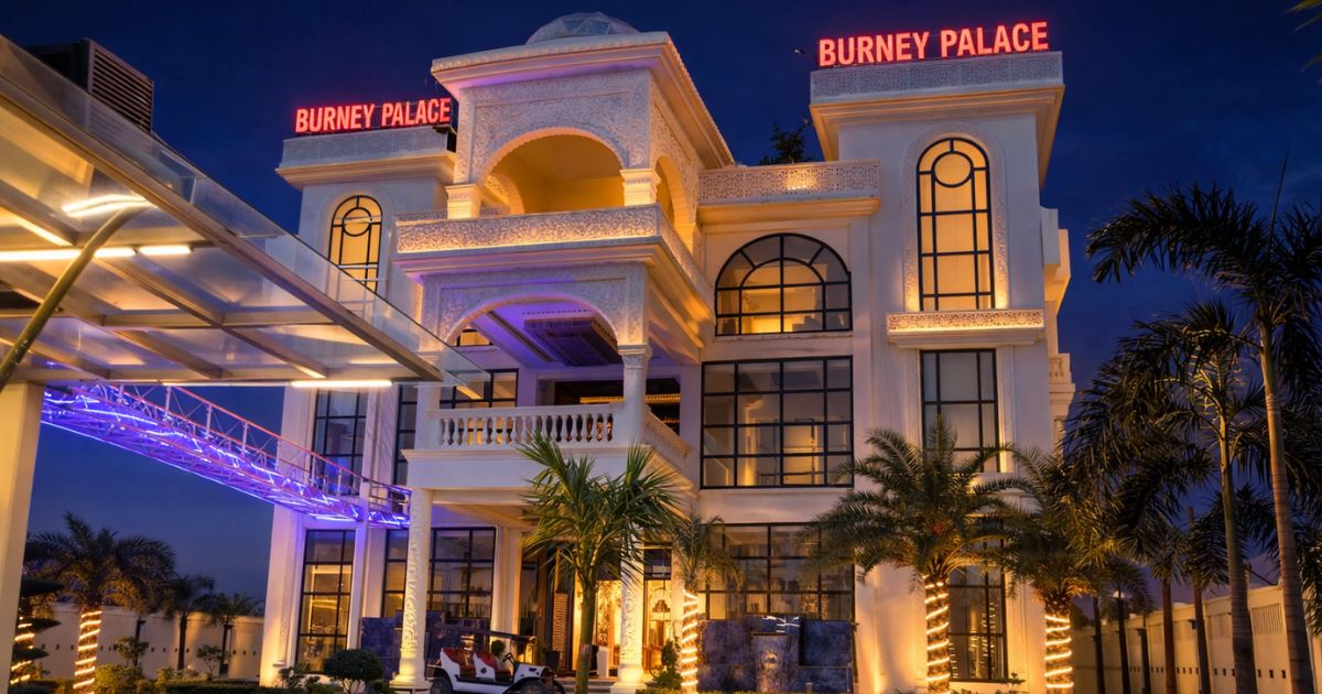 Luxury hotel in Bulandshahr with modern rooms and dining