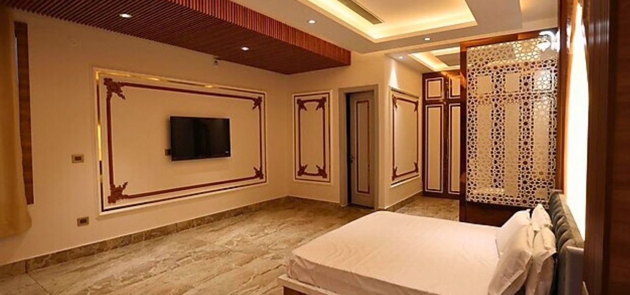 Burney Palace deluxe room 1